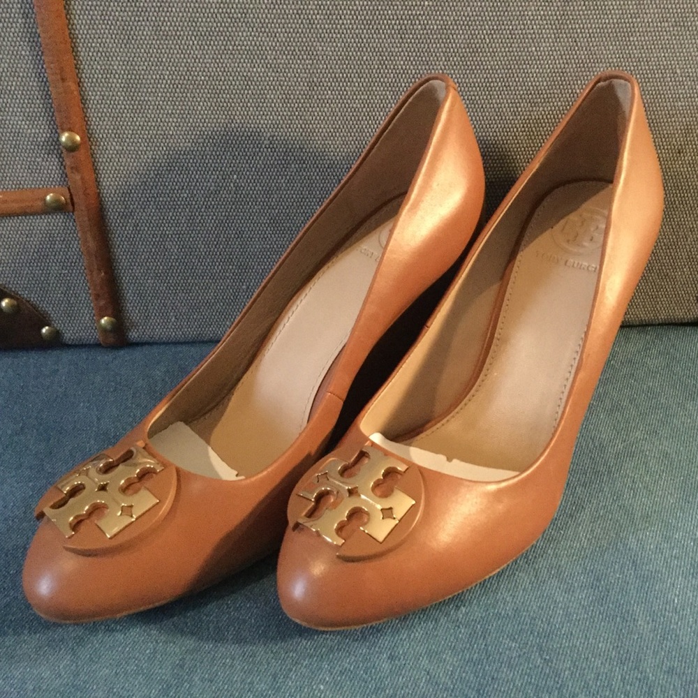 Tory Burch - Chelsea Wedge Medallion Pump